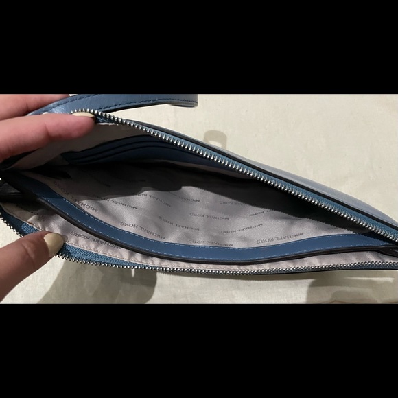 Michael Kors Clutch - Picture 5 of 8